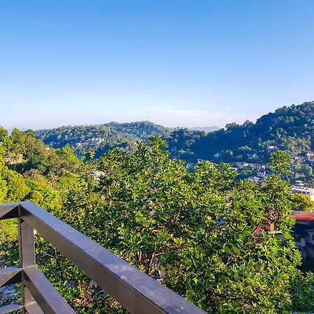 Отель Lush Breeze Канди Экстерьер фото